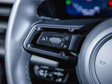 PORSCHE Macan 4 Electric Panoramadach Luftfederung