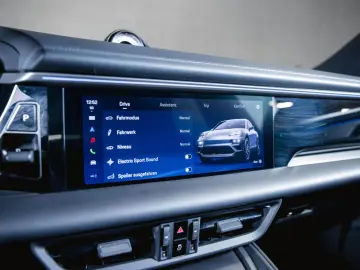 PORSCHE Macan 4 Electric Panoramadach Luftfederung