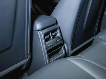PORSCHE Macan 4 Electric Panoramadach Luftfederung