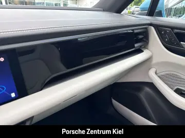 PORSCHE Macan Surround-View LED-Matrix Head-Up Display
