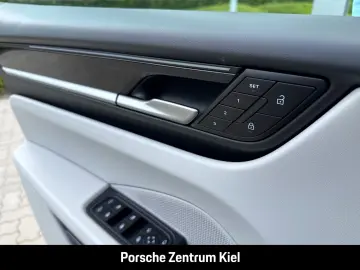 PORSCHE Macan Surround-View LED-Matrix Head-Up Display