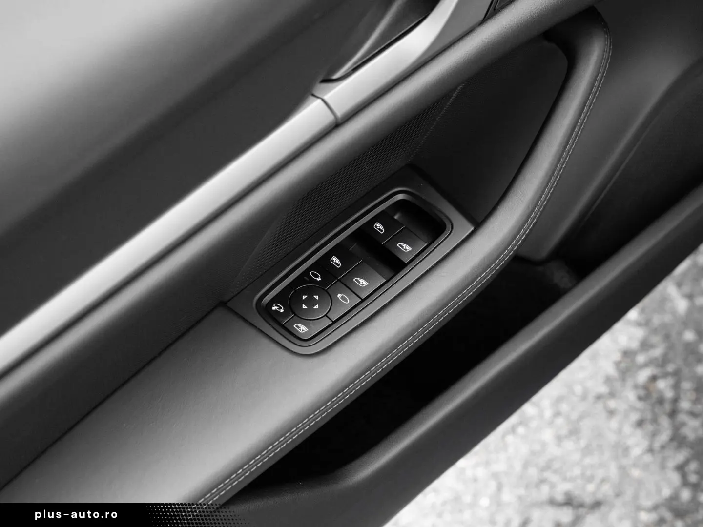 PORSCHE Taycan 2024 — imagine 20