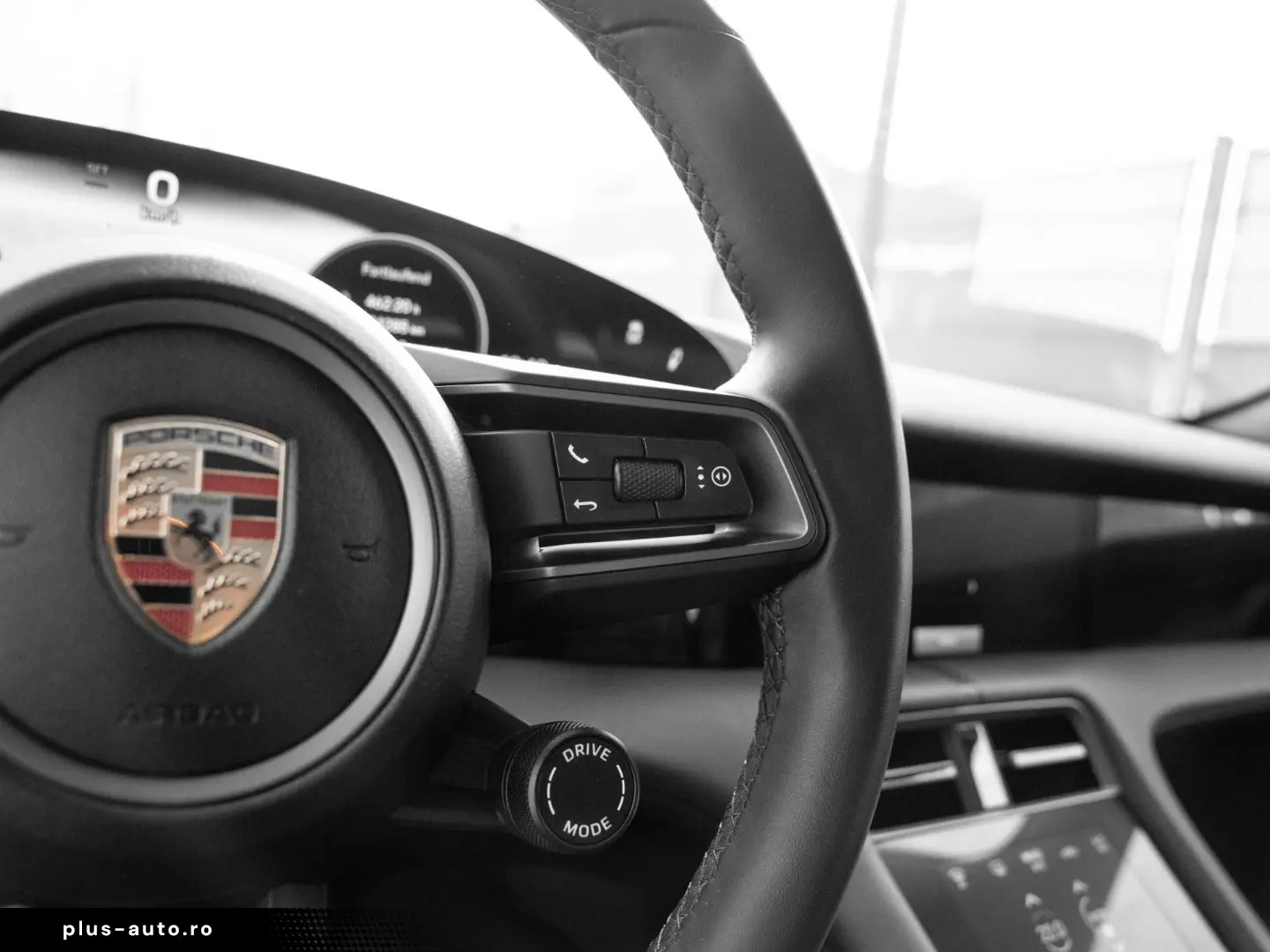 PORSCHE Taycan 2024 — imagine 27