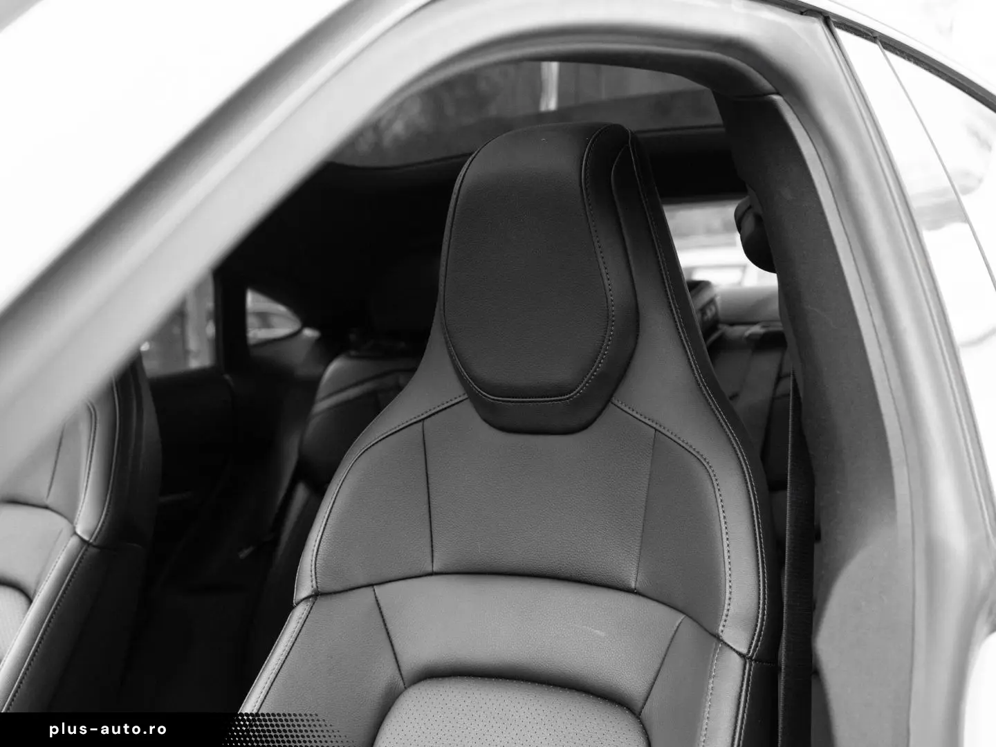 PORSCHE Taycan 2024 — imagine 30