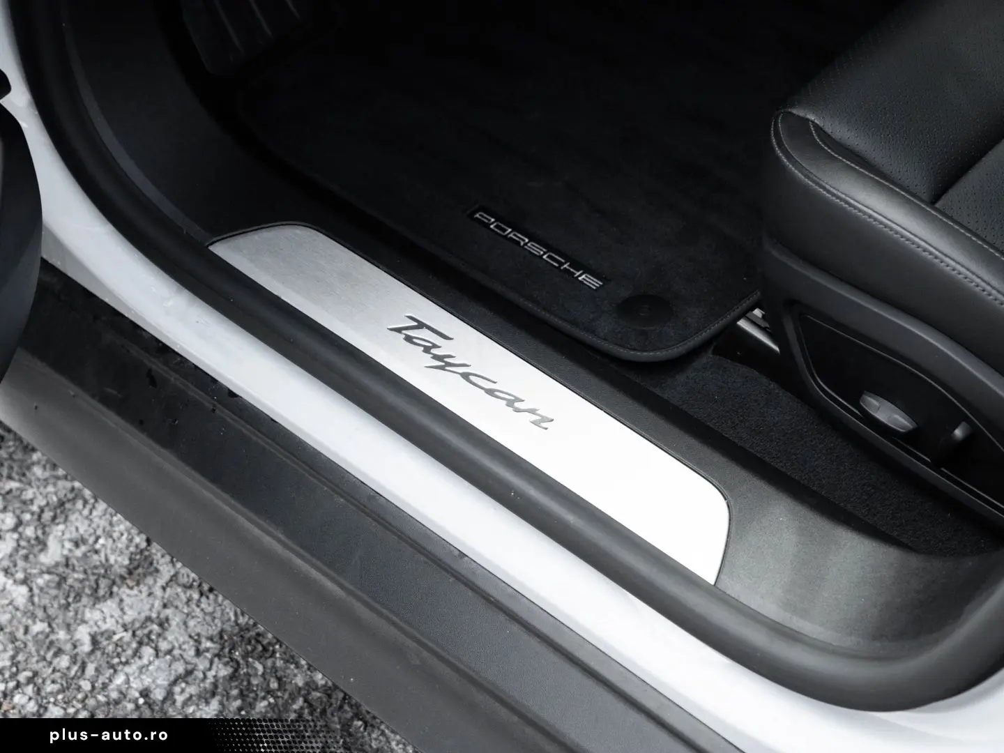 PORSCHE Taycan 2024 — imagine 32
