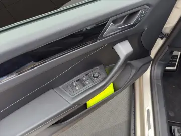 VW T-Roc Cabriolet R-Line 1.5 TSI DSG AHK Navi Rück