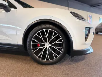 PORSCHE Macan 4S 100 kWh 449 PS-LUFT-PANO-HEAD UP-VOLL