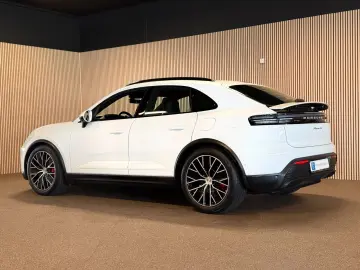 PORSCHE Macan 4S 100 kWh 449 PS-LUFT-PANO-HEAD UP-VOLL