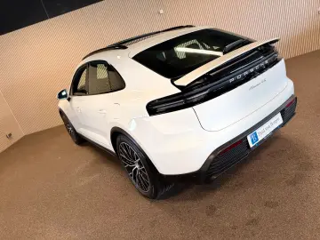 PORSCHE Macan 4S 100 kWh 449 PS-LUFT-PANO-HEAD UP-VOLL