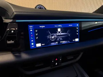 PORSCHE Macan 4S 100 kWh 449 PS-LUFT-PANO-HEAD UP-VOLL