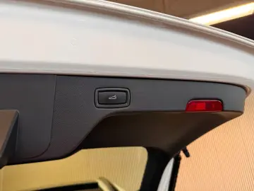 PORSCHE Macan 4S 100 kWh 449 PS-LUFT-PANO-HEAD UP-VOLL