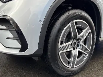 MERCEDES-BENZ GLC 400 e 4M AMG DigitalLight Pano Dis…
