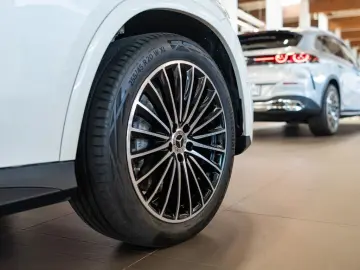 MERCEDES-BENZ GLC 300 de 4M AMG Sport Premium NIGHT PANO LED