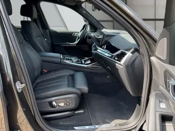 BMW X7 xDrive 40d M Sport Pro AHK 22 H&K Pano Soft