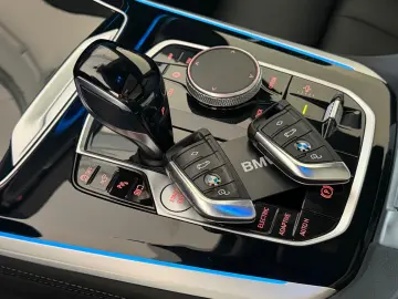 BMW X5 45e xD  ACC PANO LASER MASSAGE 360 HUD 21''