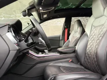 AUDI Q8 50 TDI quattro competition plus