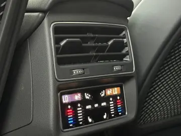 AUDI Q8 50 TDI quattro competition plus