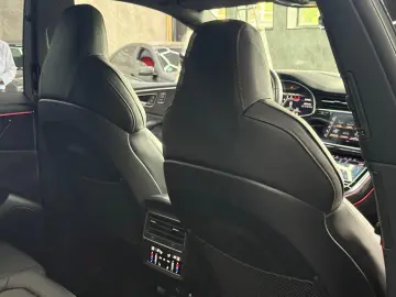 AUDI Q8 50 TDI quattro competition plus