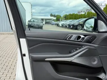 BMW X5 xDr 45e M-Sport HUD LaserPano Luft KlimaMassa