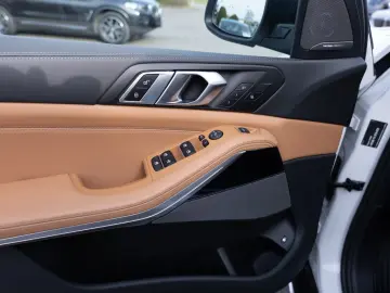 BMW X5 xDrive 50e FACEL. AHK HUD LED SITZBELÜFTUNG
