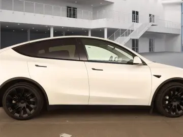 TESLA Model Y Long Range AWD 75kWh 351pk 93% SoH AMD R