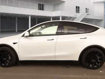 TESLA Model Y Long Range AWD 75kWh 351pk 93% SoH AMD R