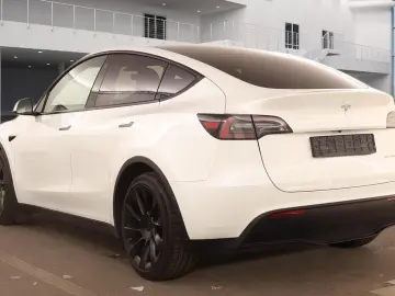 TESLA Model Y Long Range AWD 75kWh 351pk 93% SoH AMD R
