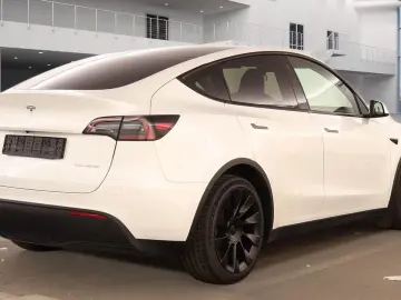 TESLA Model Y Long Range AWD 75kWh 351pk 93% SoH AMD R