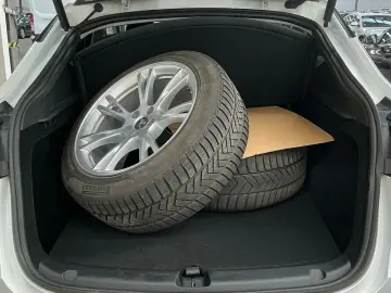 TESLA Model Y Long Range AWD 75kWh 351pk 93% SoH AMD R