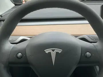 TESLA Model Y Long Range AWD 75kWh 351pk 93% SoH AMD R