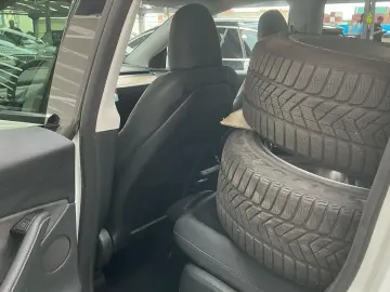 TESLA Model Y Long Range AWD 75kWh 351pk 93% SoH AMD R