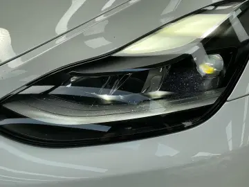 TESLA Model Y Long Range AWD 75kWh 351pk 93% SoH AMD R