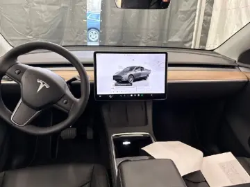 TESLA Model Y Long Range Dual AWD 19  8-Fach   AHK