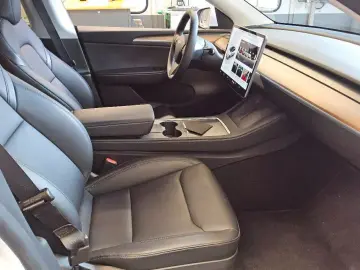 TESLA Model Y Long Range Dual AWD 19  8-Fach   AHK
