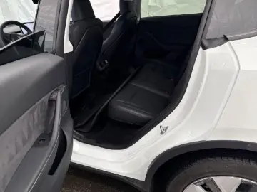 TESLA Model Y Long Range Dual AWD 19  8-Fach   AHK