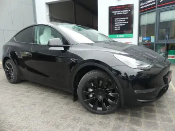 TESLA Model Y Long Range Dual AWD PANO LED KAM AUTOPIL