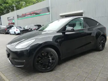 TESLA Model Y Long Range Dual AWD PANO LED KAM AUTOPIL