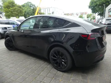 TESLA Model Y Long Range Dual AWD PANO LED KAM AUTOPIL