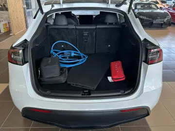 TESLA Model Y Long Range Dual Pano Leder AWD AHK LED