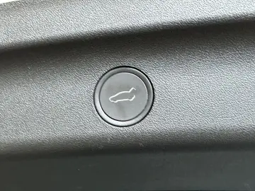 TESLA Model Y Long Range Dual Pano Leder AWD AHK LED