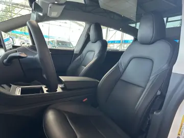 TESLA Model Y Long Range Dual Pano Leder AWD AHK LED