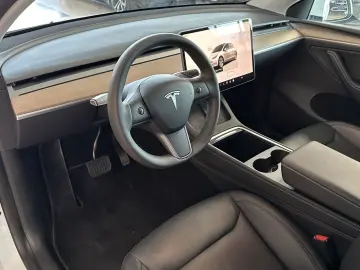 TESLA Model Y Long Range Dual Pano Leder AWD AHK LED