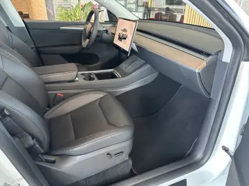 TESLA Model Y Long Range Dual Pano Leder AWD AHK LED