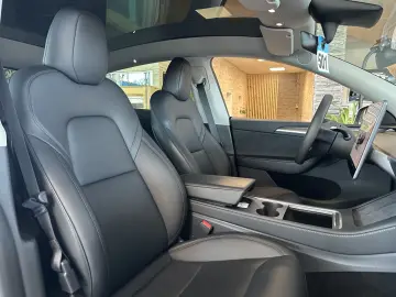 TESLA Model Y Long Range Dual Pano Leder AWD AHK LED