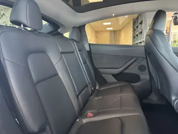 TESLA Model Y Long Range Dual Pano Leder AWD AHK LED