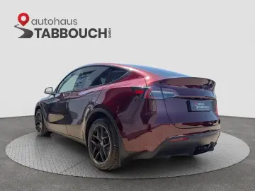 TESLA Model Y LONG RANGE AHK AWD SPURWECHSEL PANO