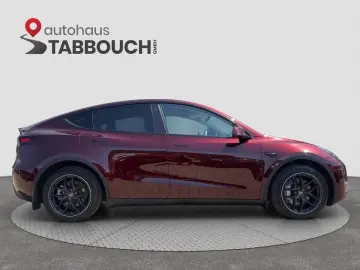 TESLA Model Y LONG RANGE AHK AWD SPURWECHSEL PANO