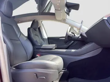 TESLA Model Y LONG RANGE AHK AWD SPURWECHSEL PANO