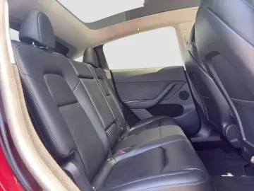 TESLA Model Y LONG RANGE AHK AWD SPURWECHSEL PANO