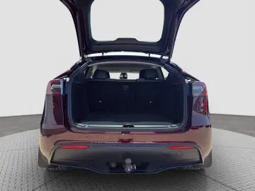 TESLA Model Y LONG RANGE AHK AWD SPURWECHSEL PANO